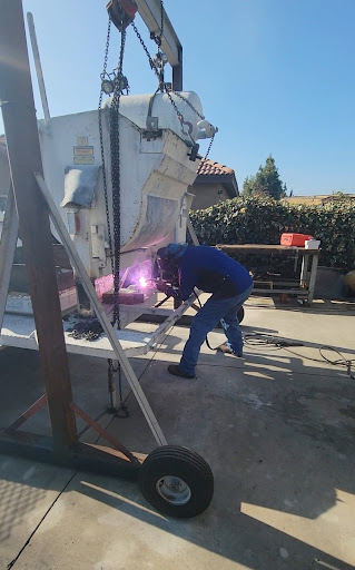 JORGE WELDING and Road Repair Service Mobile 24 / 7. Se Habla Español