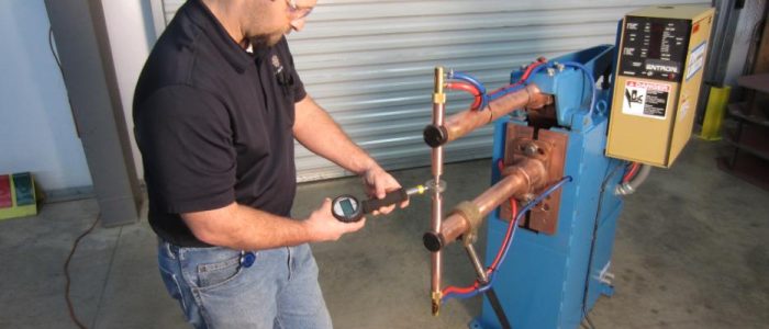 Soldadores de Puntos Asociados: Equipos Profesionales para Soldadura de Alta Precisión