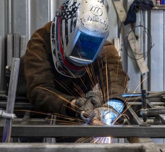 Trabajos de soldadura en LV: proyectos profesionales y técnicas avanzadas