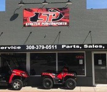 Stretch Motorsports: Foto de autos de alta velocidad en pista de carreras de motor