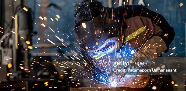 Soldador Herrero Saudy: Experto en Corte y Unión de Metales – Trabajo Preciso y Seguro